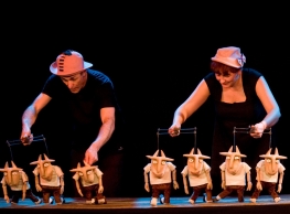 Elfo Teatro presenta "Los siete cabritillos y los tres cerditos"