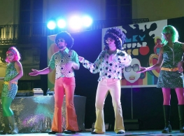 Kamaru Teatro presenta “Funky Super Disco" en Nava del Rey 